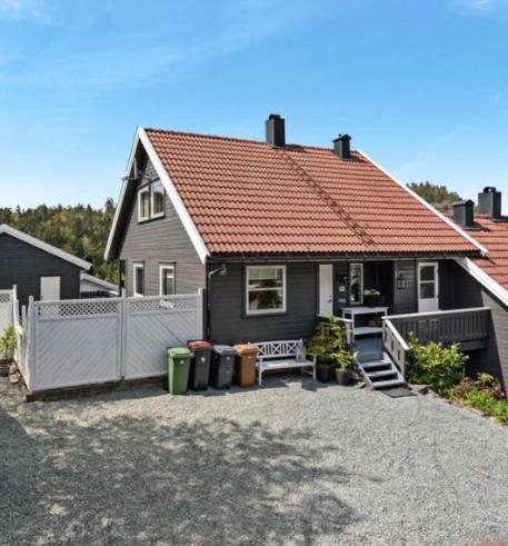 Sjarmerende Familievennlig Hus Med 2 Soverom Kristiansand Exterior foto